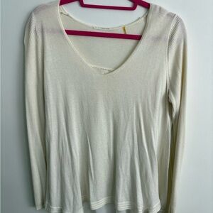 Tahari Cream Fitted Blouse with V-Neck Size S